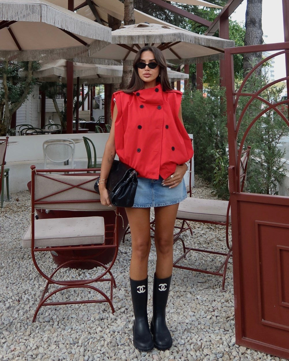 Red pleated buttoned vest trench coat