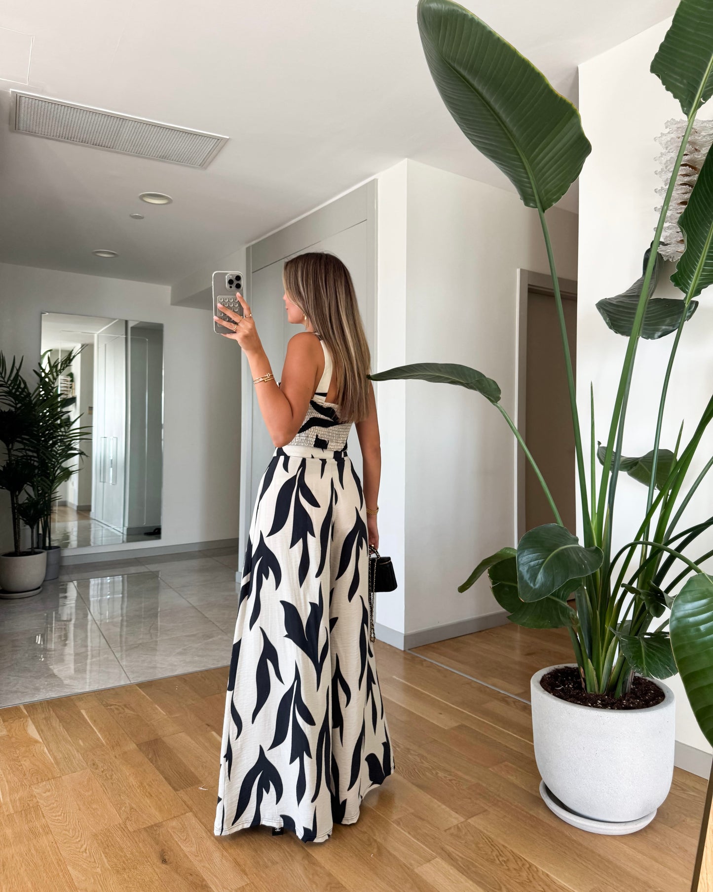 Flowy set with a bold twist