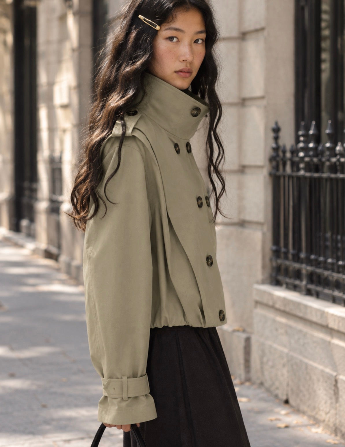 Pleated buttoned trench jacket