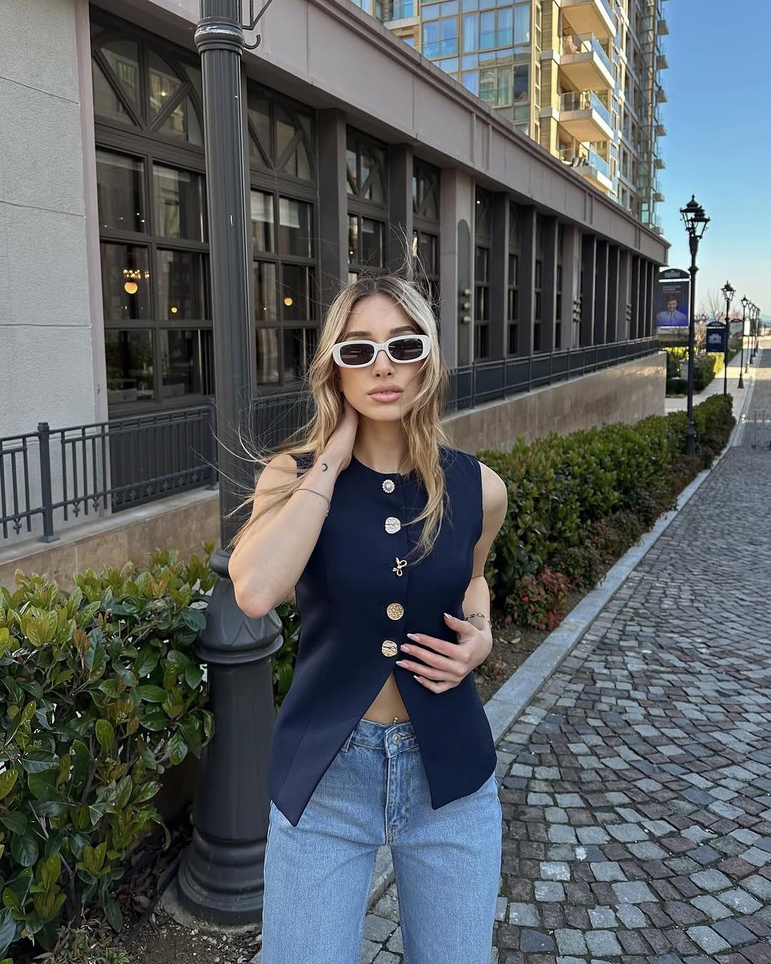 Sweet gold buttoned vest