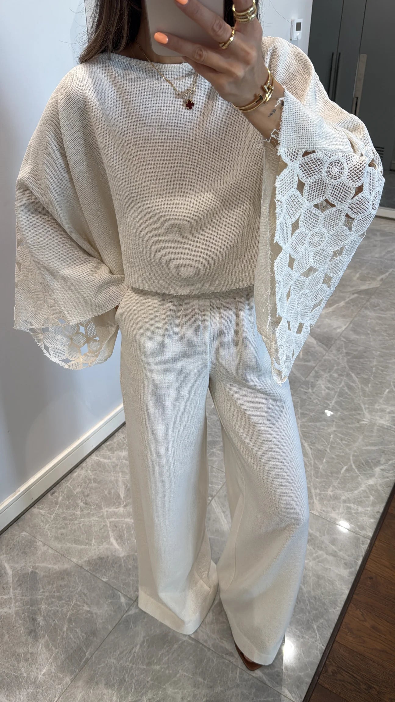 Lace detailed ecru set