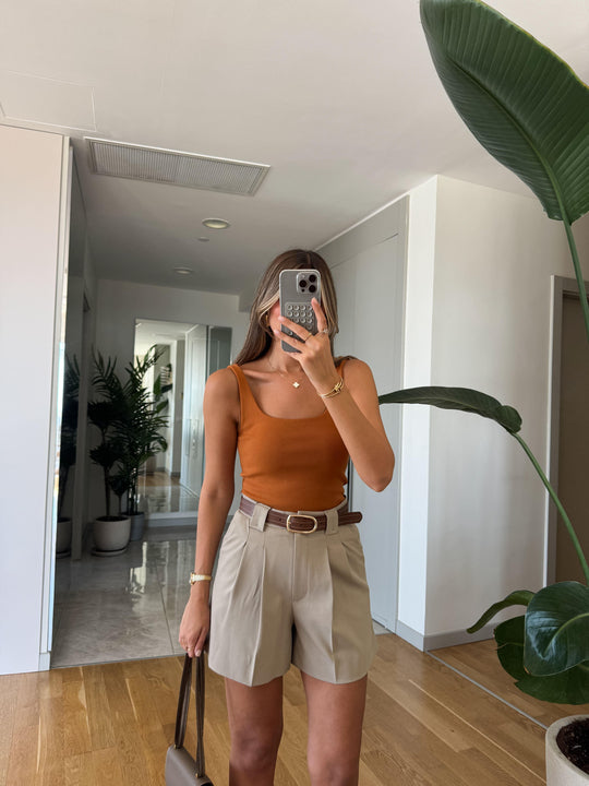 Belted bermuda shorts