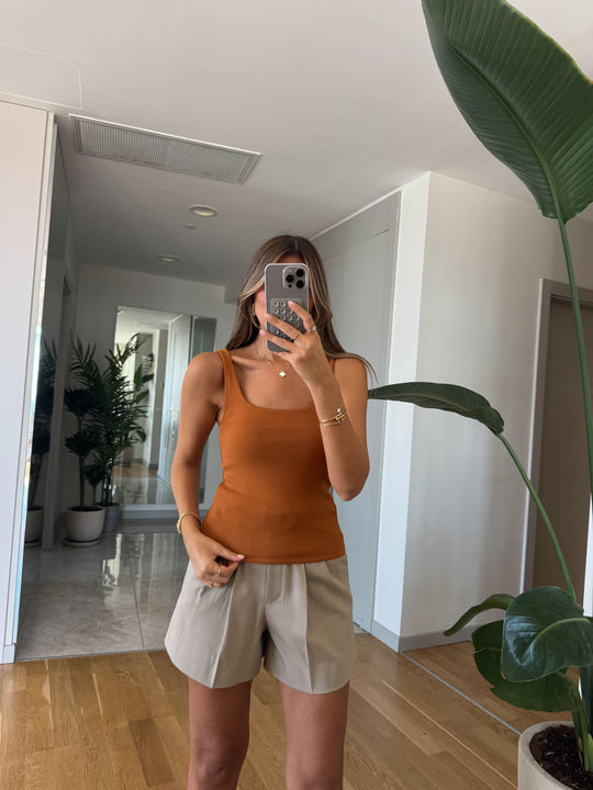 Belted bermuda shorts