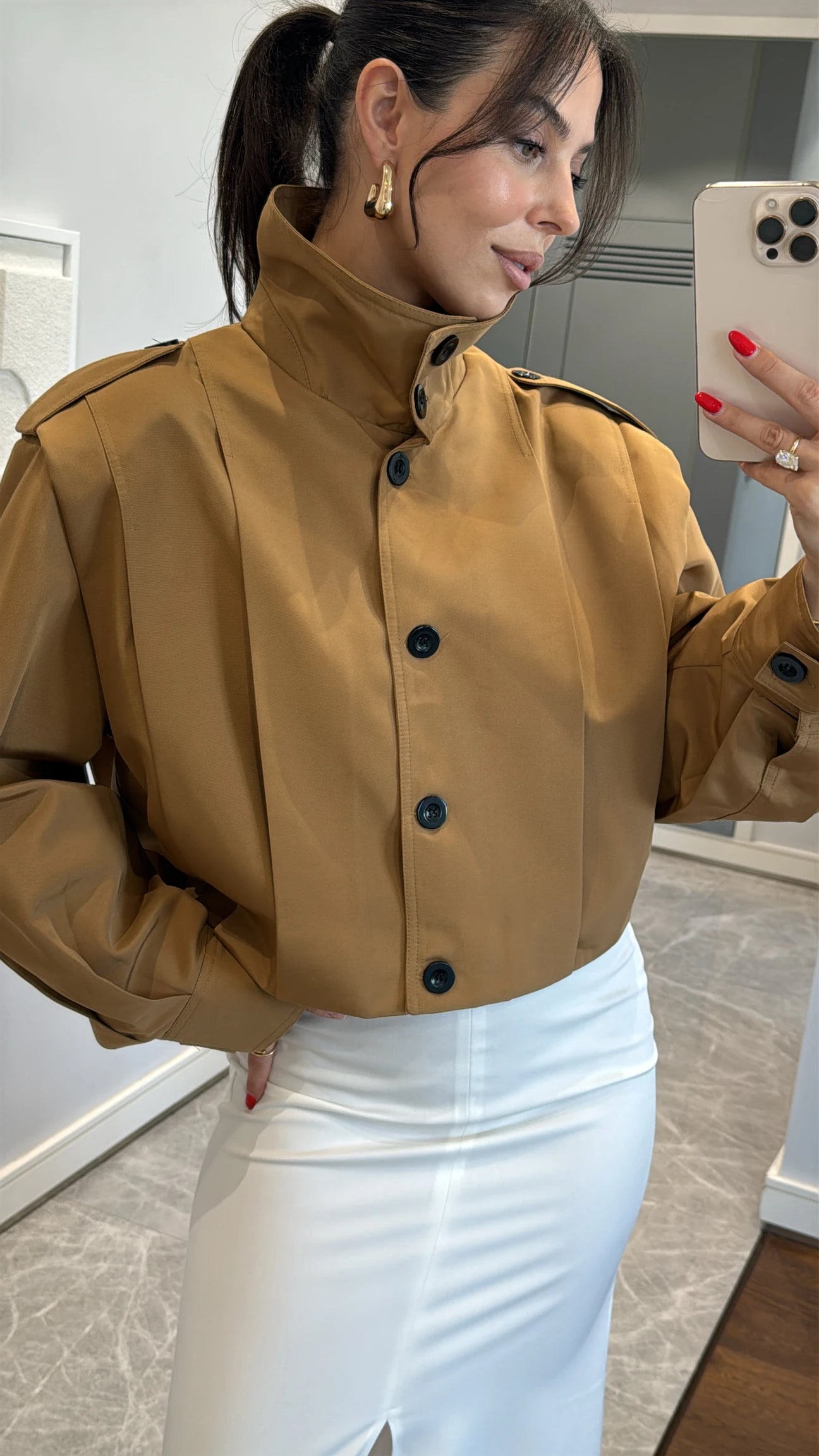 High collar buttoned short trench coat