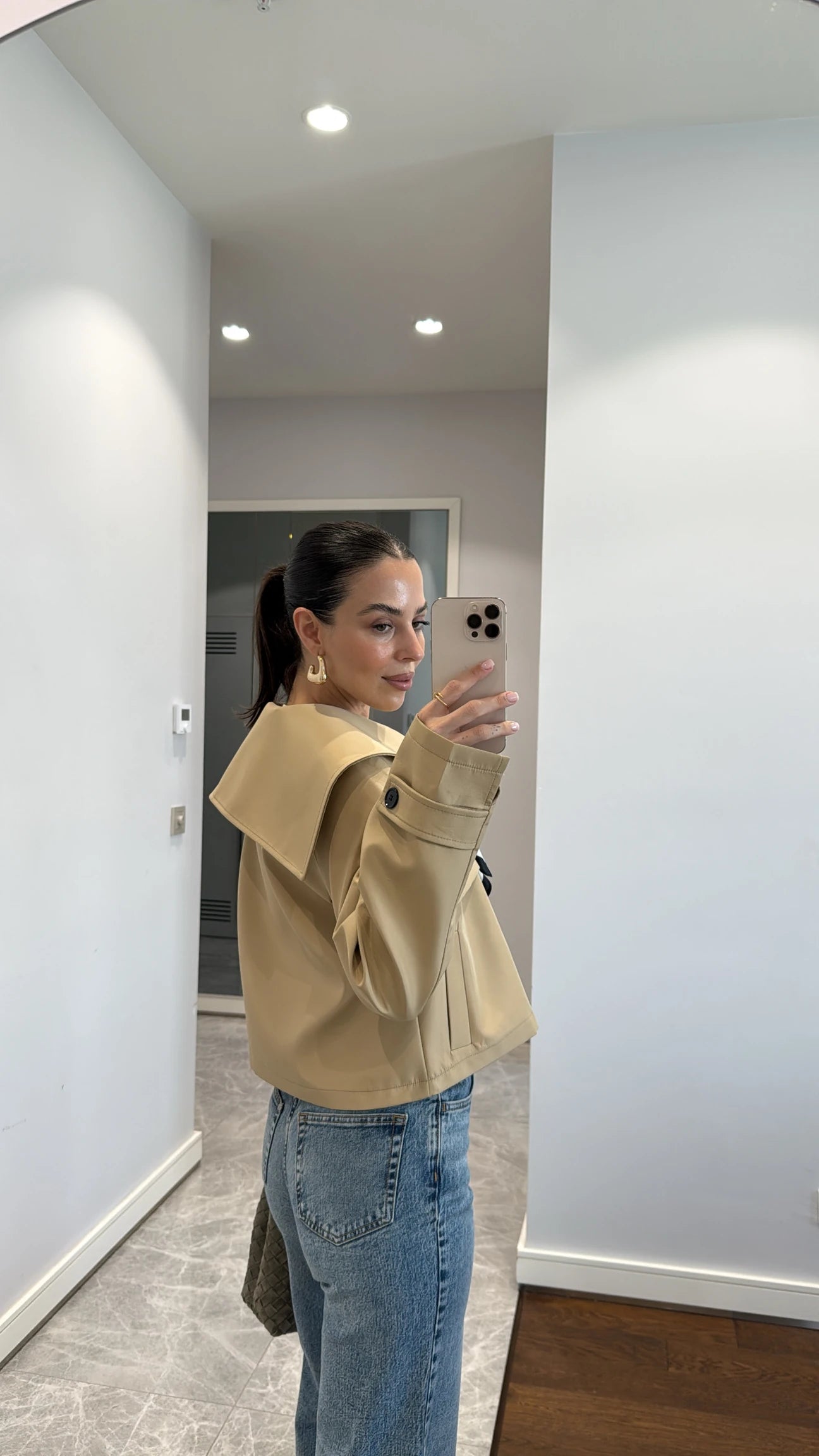 Buttoned short peter collar trench coat