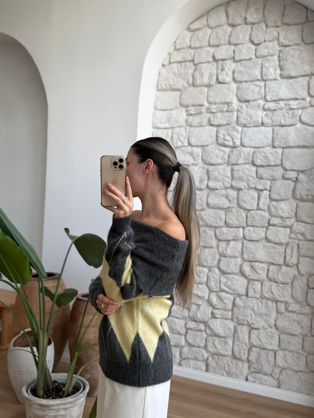 Cowl collar anthracite yellow diamond pattern sweater