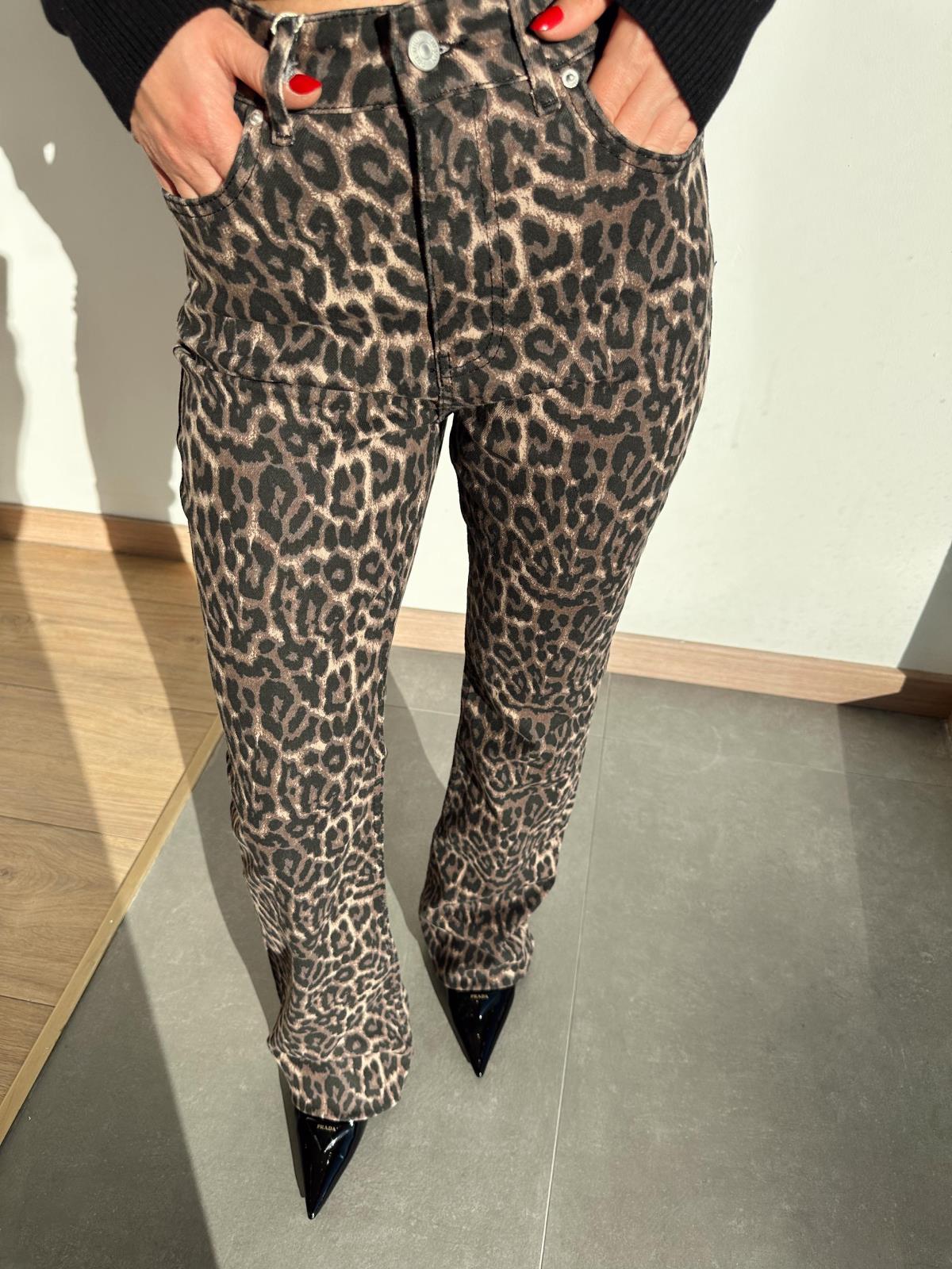 Leopard pattern flare jeans