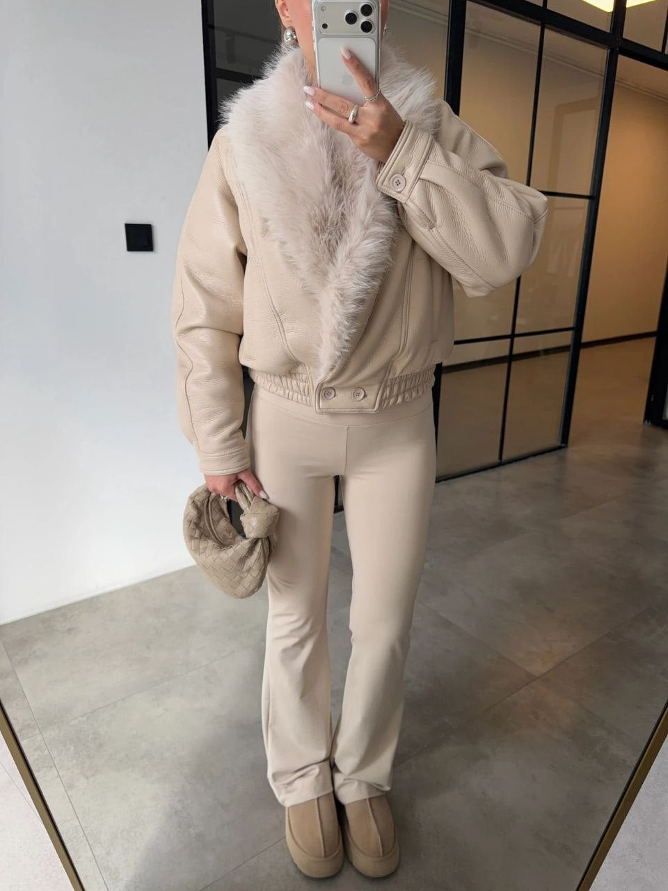 Fur collar leather jacket