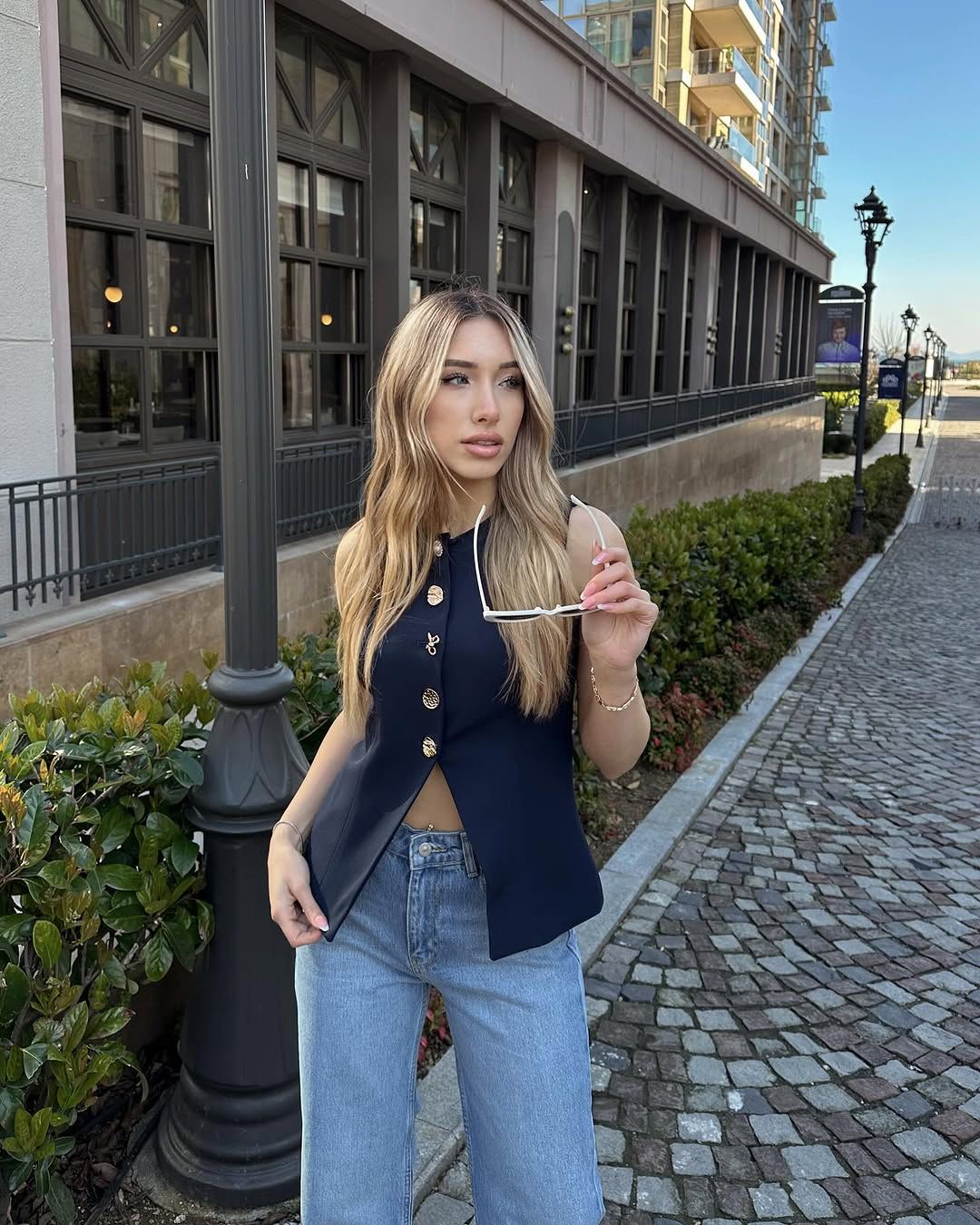 Sweet gold buttoned vest