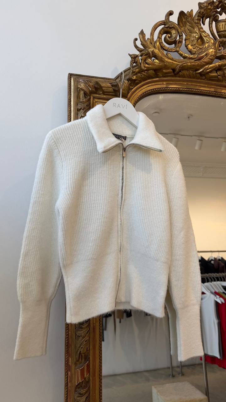 Zip-up cardigan with a wide collar and fitted waist.