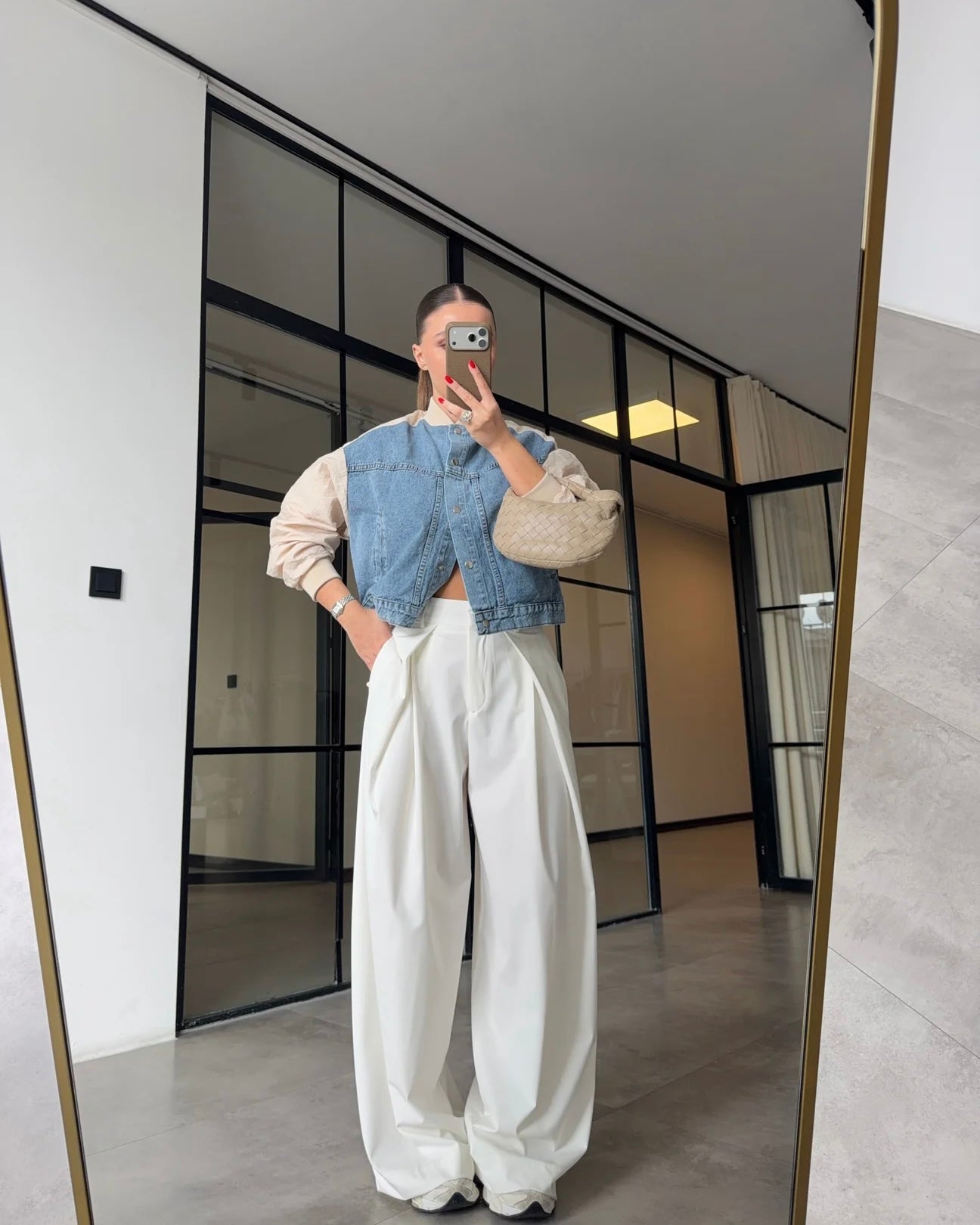 Pleated loose-fit trousers