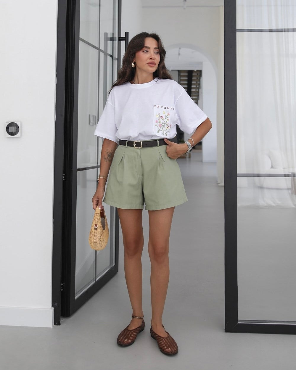 Belted pleated linen shorts