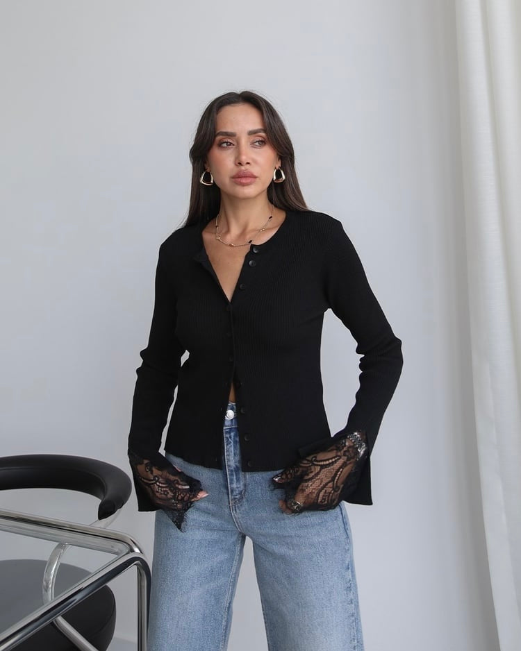 Cardigan with lace detail on the sleeves