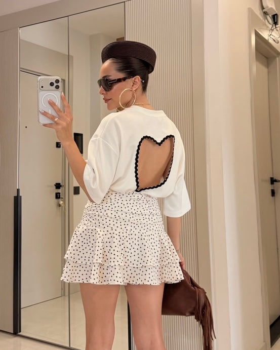 Livera black heart backless T-shirt