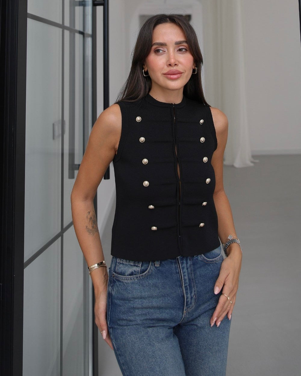 Knitted vest with decorative buttons