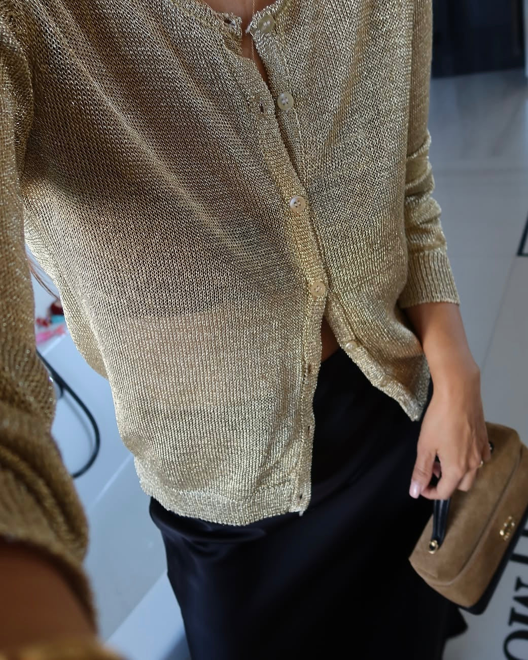 Elegant sleeveless knitwear
