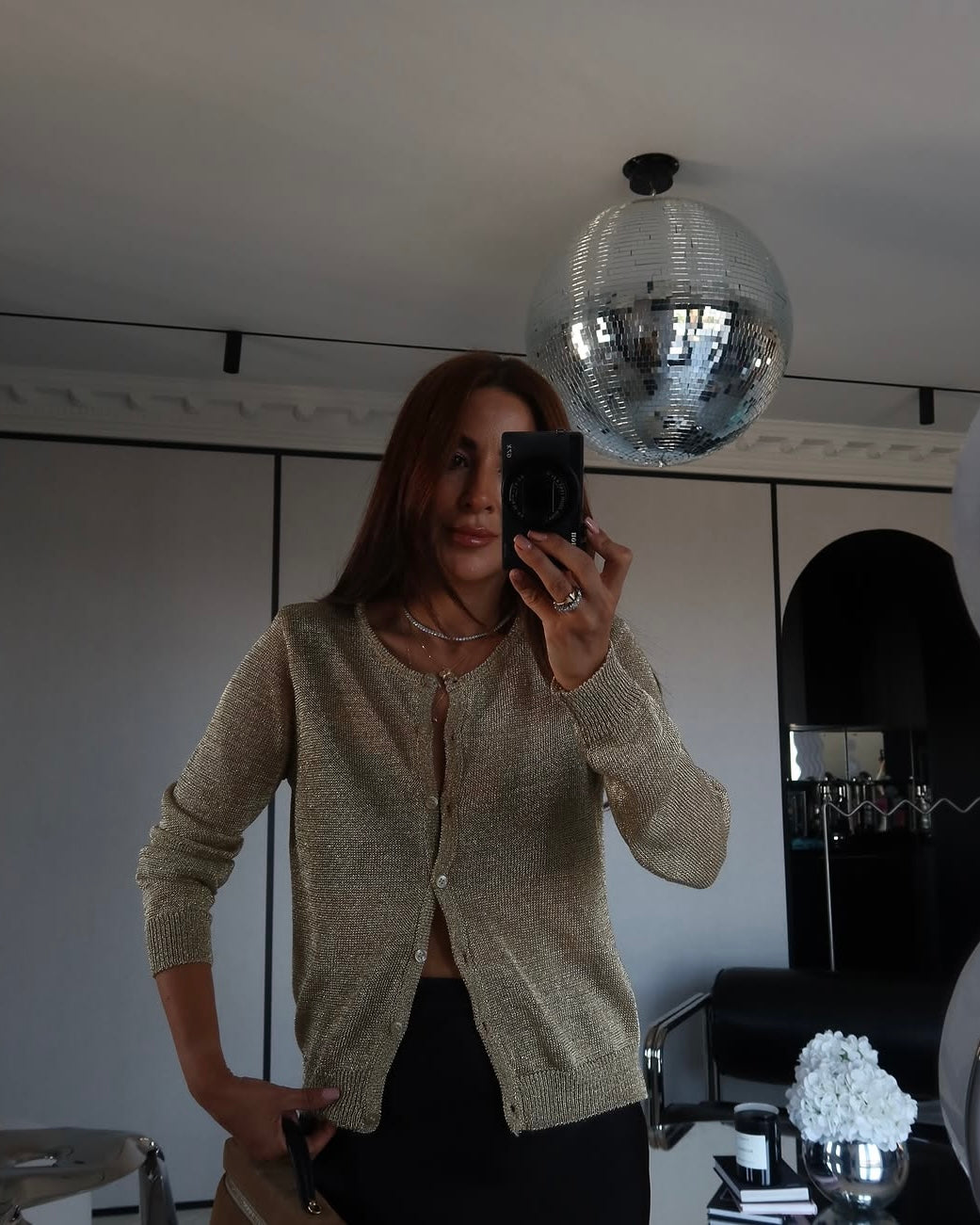 Elegant sleeveless knitwear