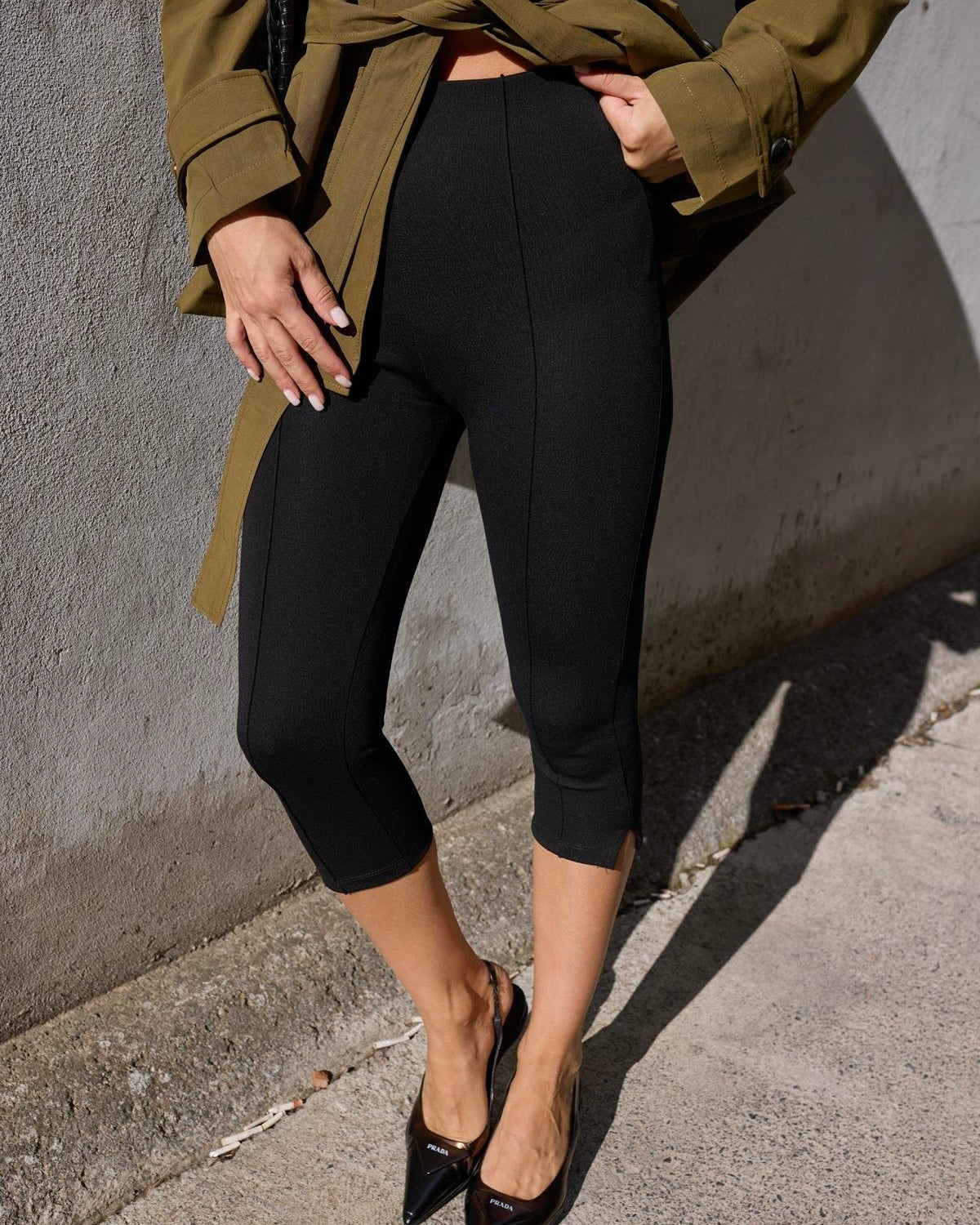 Capri leggings with front stripe details