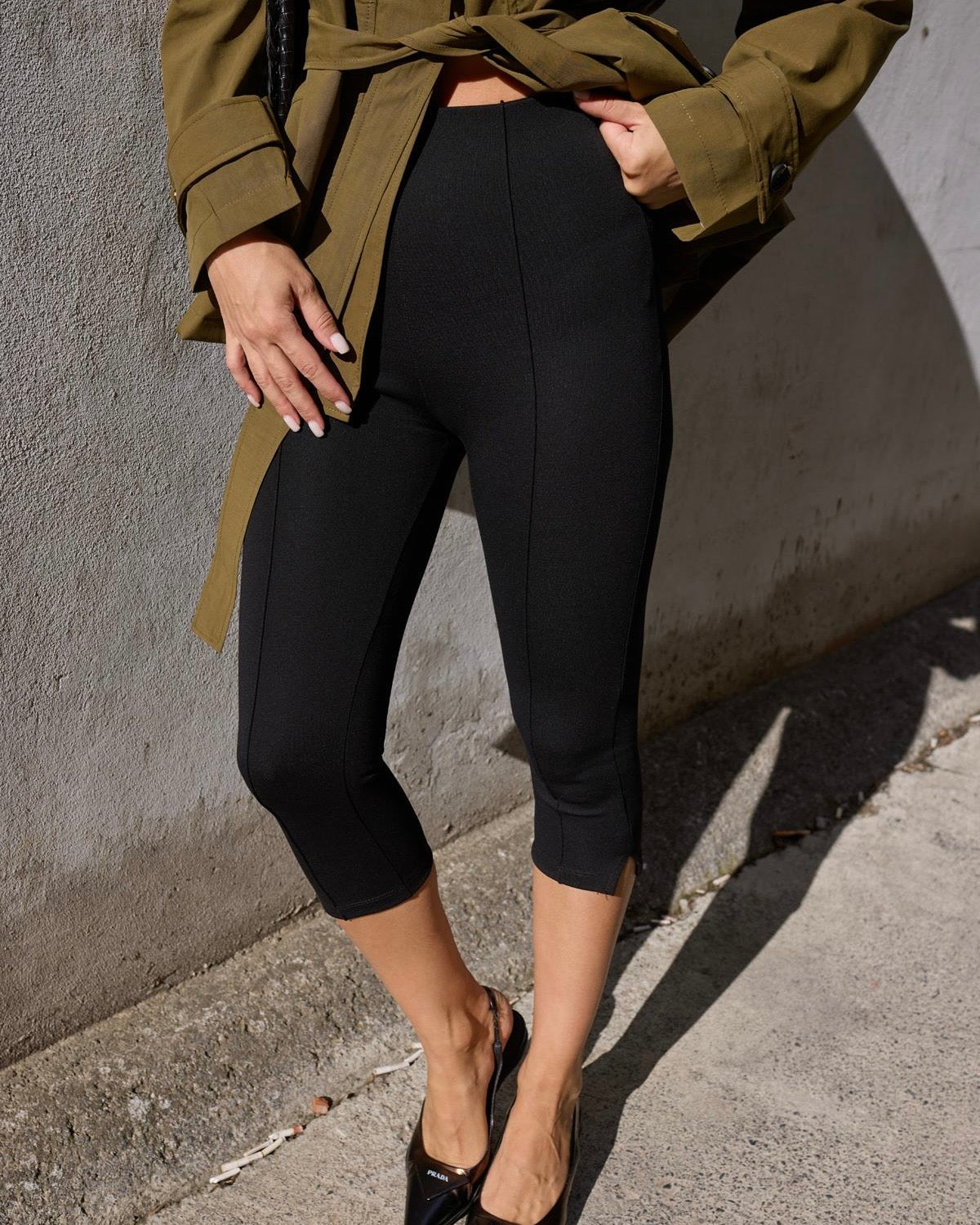 Capri leggings with front stripe details