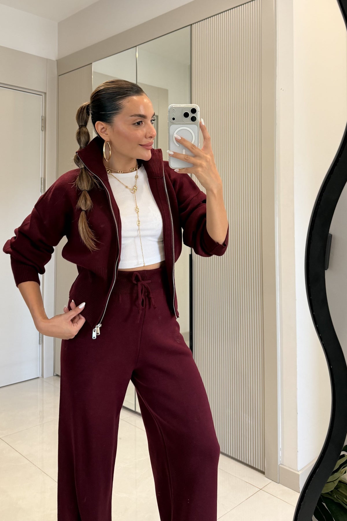 High-collar zip-up jacket and wide-leg sweatpant