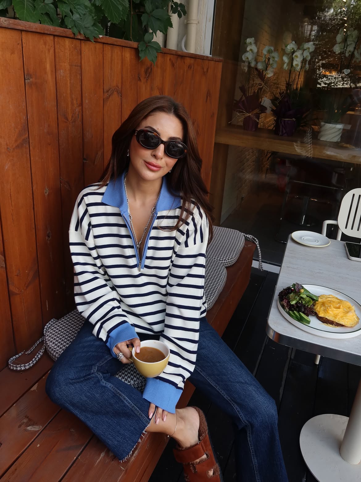 Striped sweater with a chic preppy touch