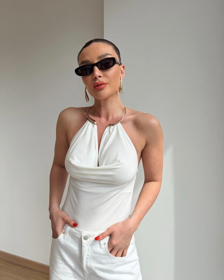 Accessory detailed low-cut bodysuit