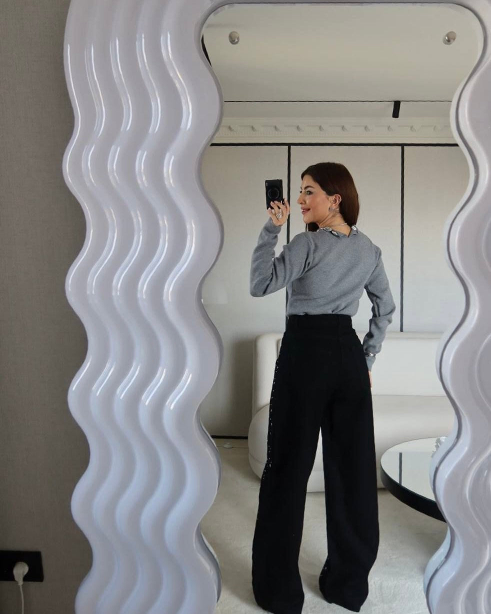 Wide-Fit jeans with studded front detail.