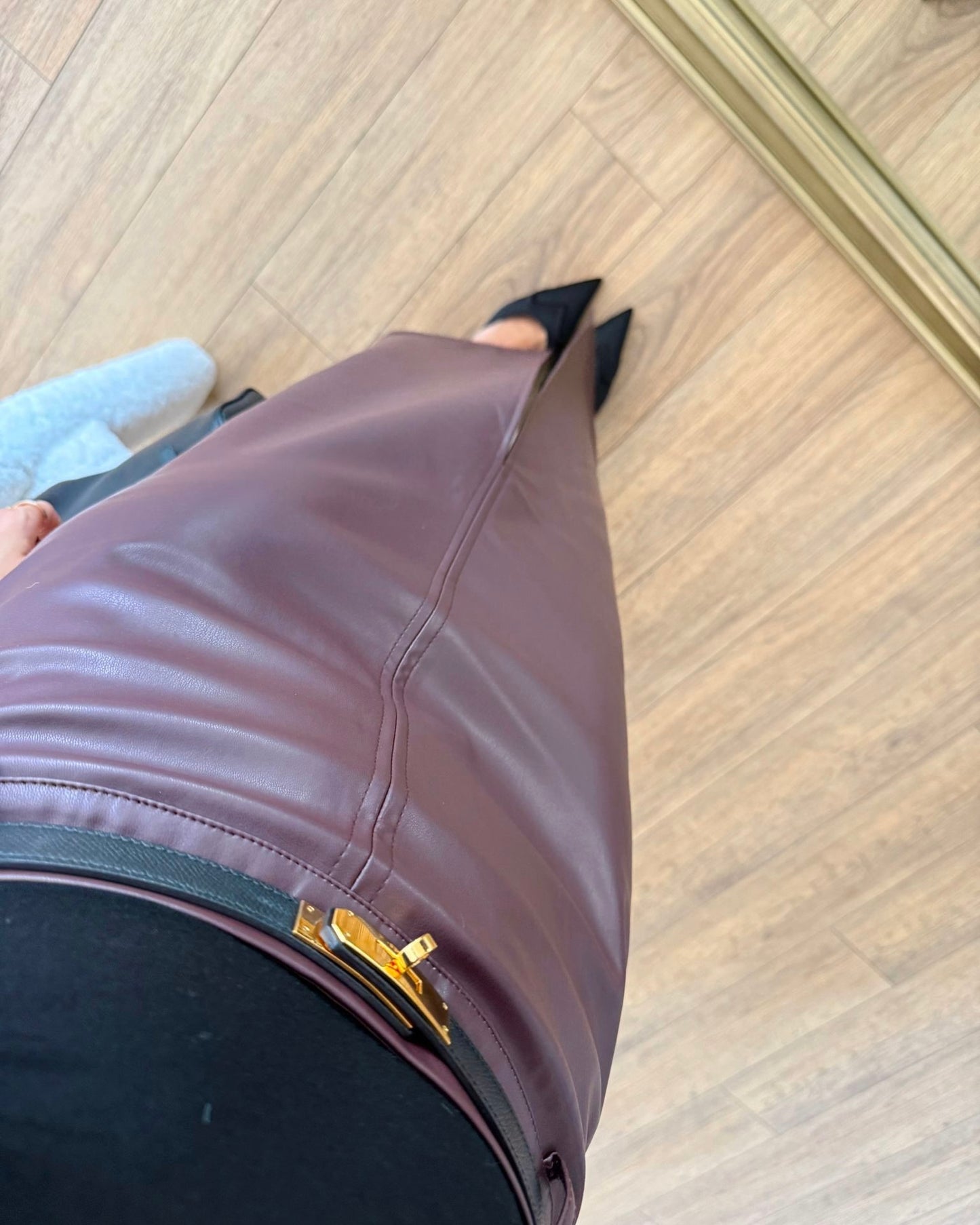 Camayra front slit detailed leather pencil skirt