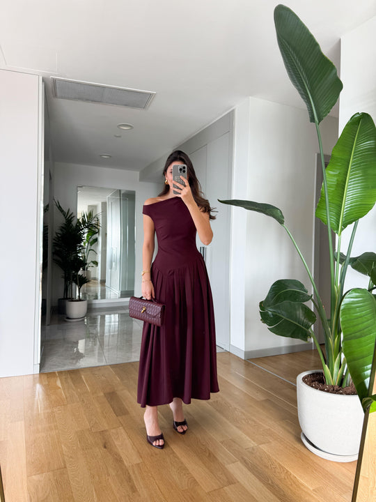 Boat neck plum basic dress