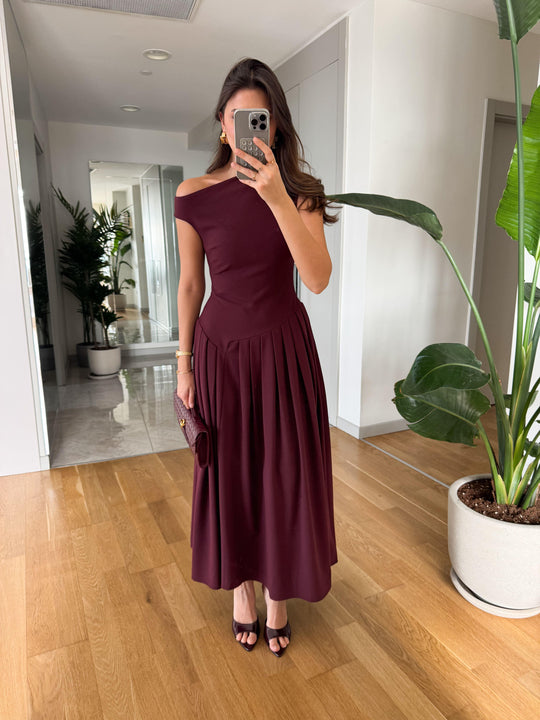 Boat neck plum basic dress