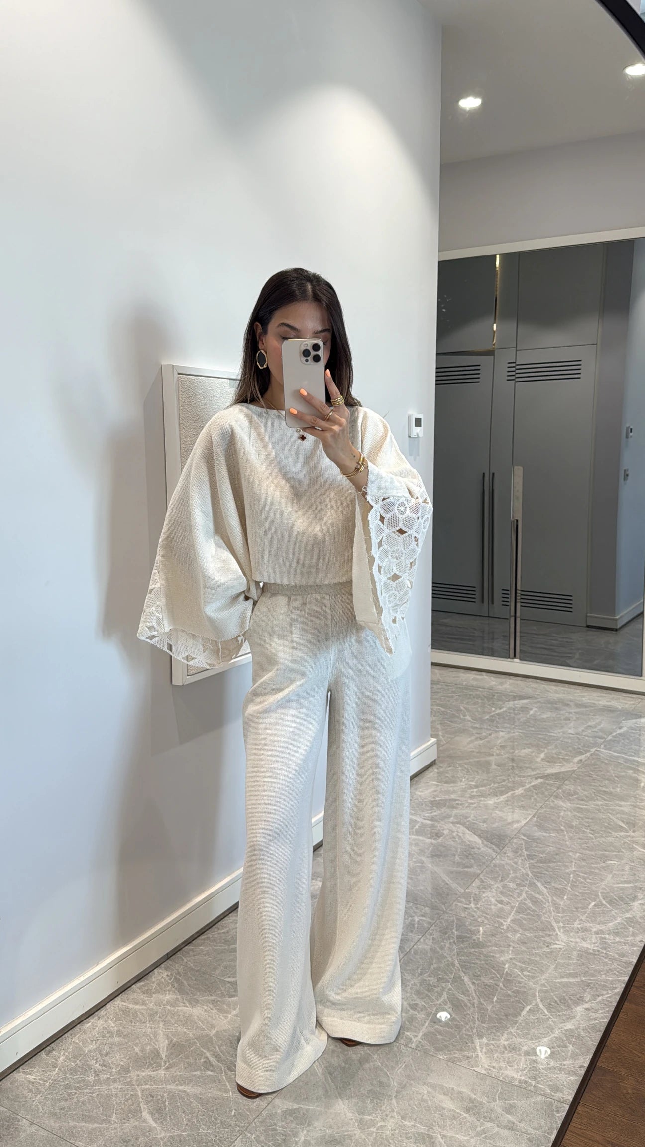 Lace detailed ecru set