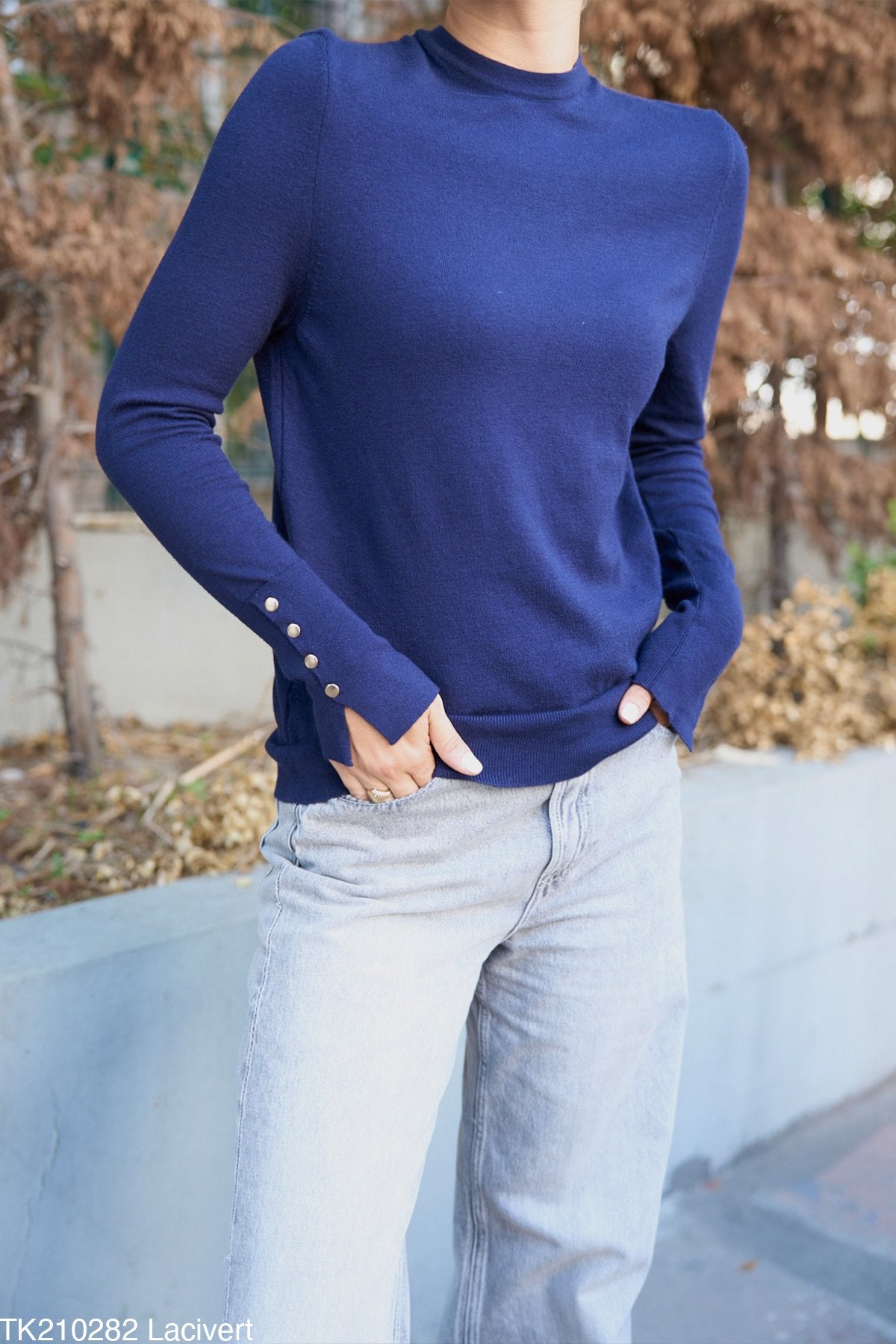 Crew neck knit sweater