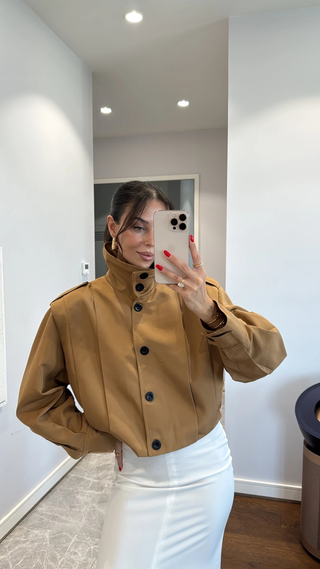 High collar buttoned short trench coat
