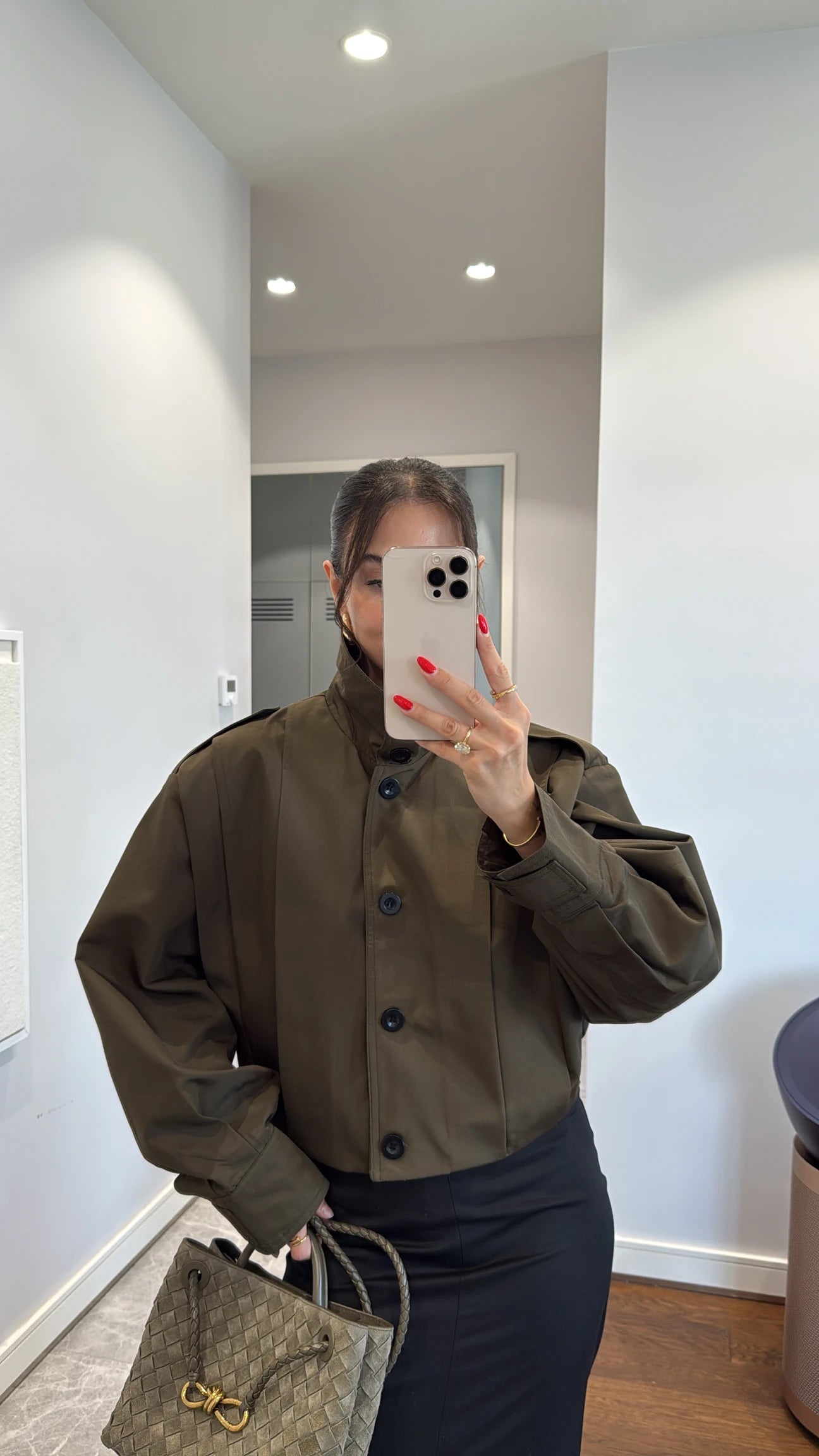 High collar buttoned short trench coat