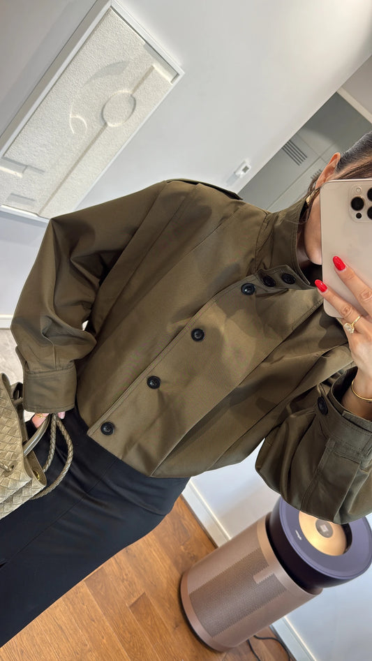 High collar buttoned short trench coat