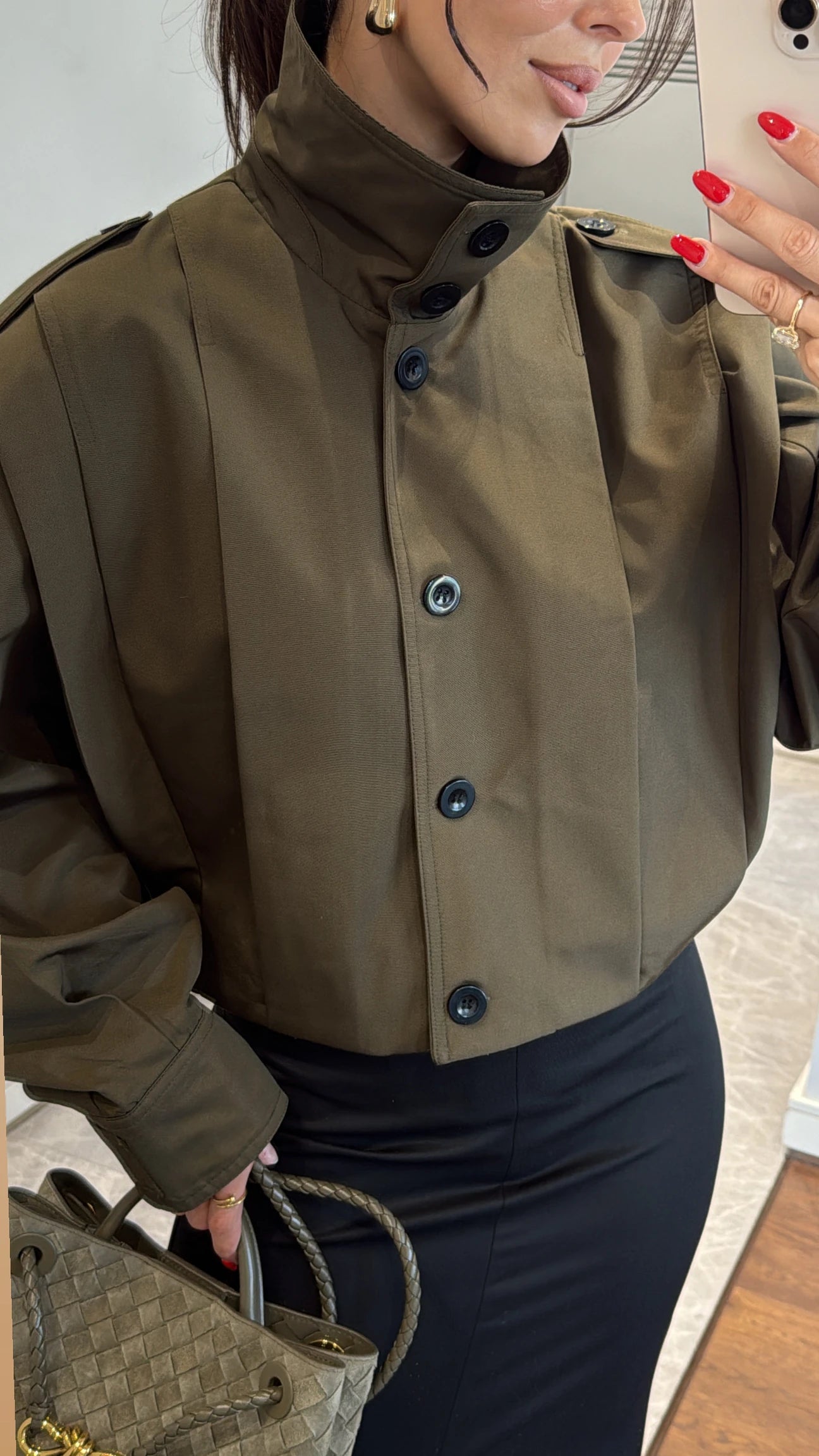 High collar buttoned short trench coat