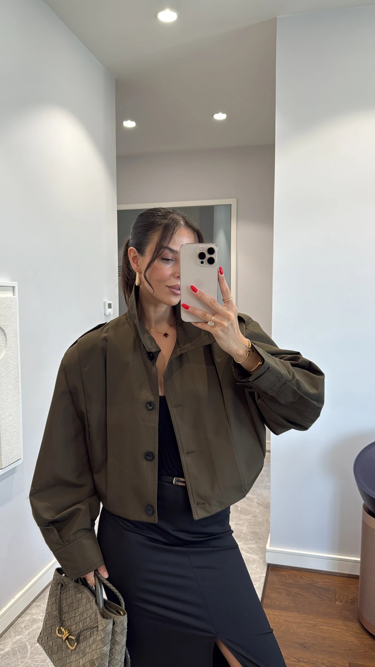 High collar buttoned short trench coat