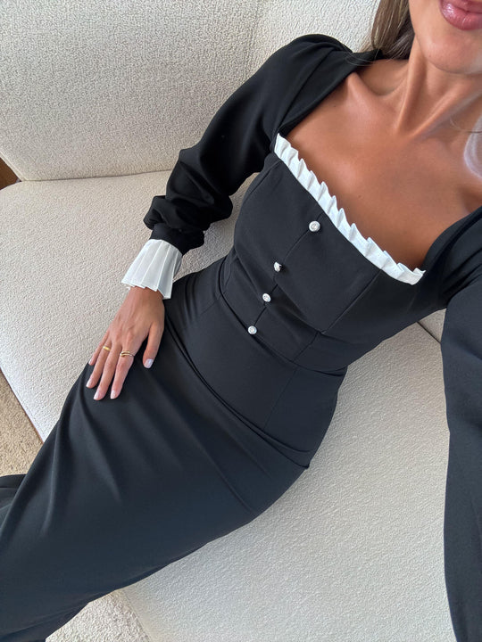 Pleated detailed midi dress