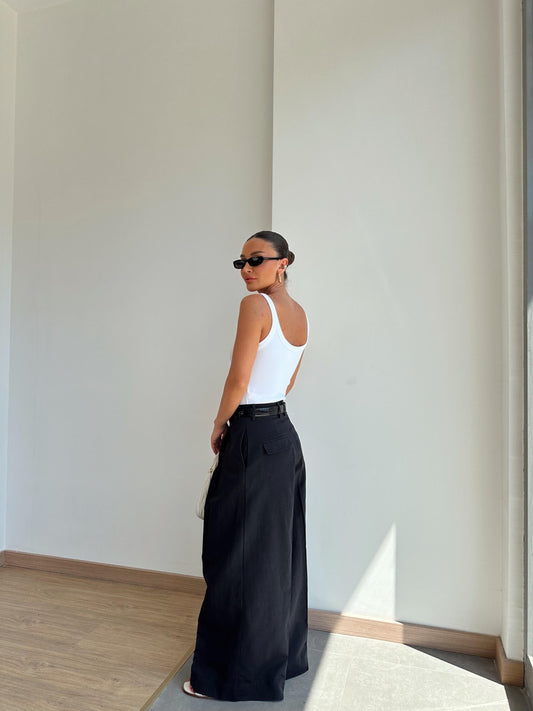 Pleated wide leg black trousers
