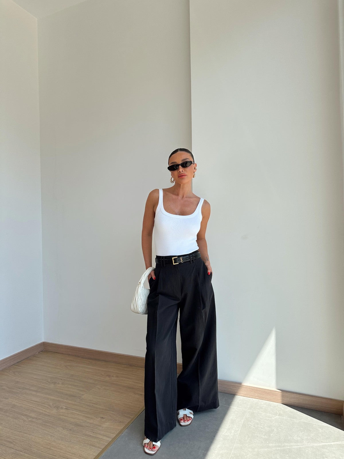 Pleated wide leg black trousers