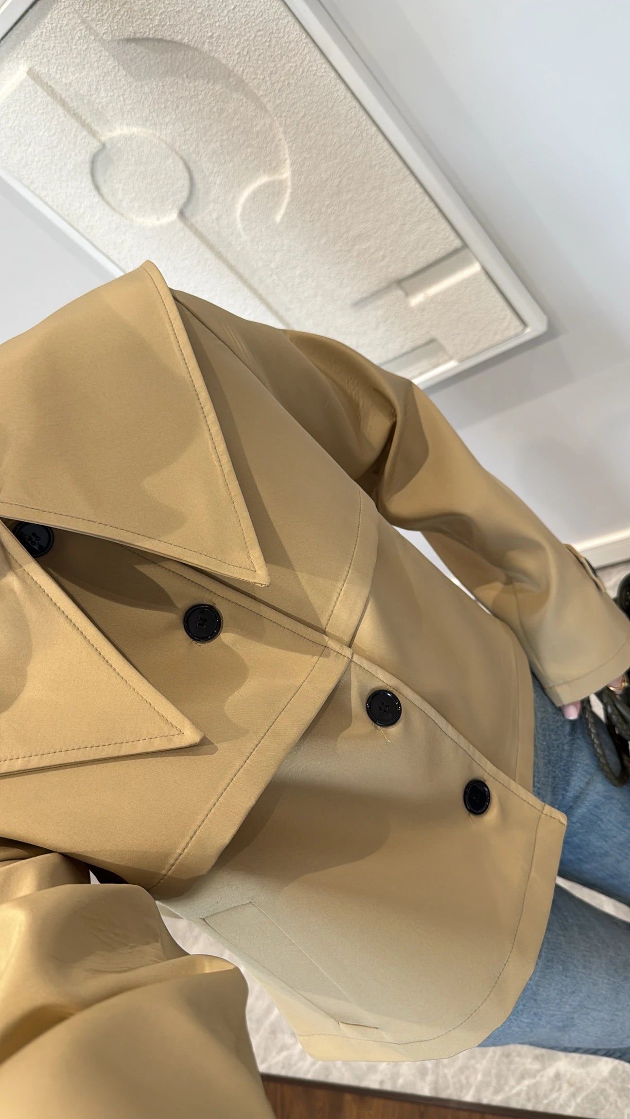 Buttoned short peter collar trench coat