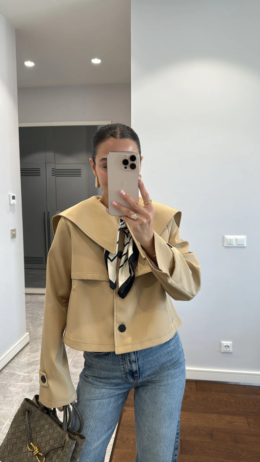 Buttoned short peter collar trench coat