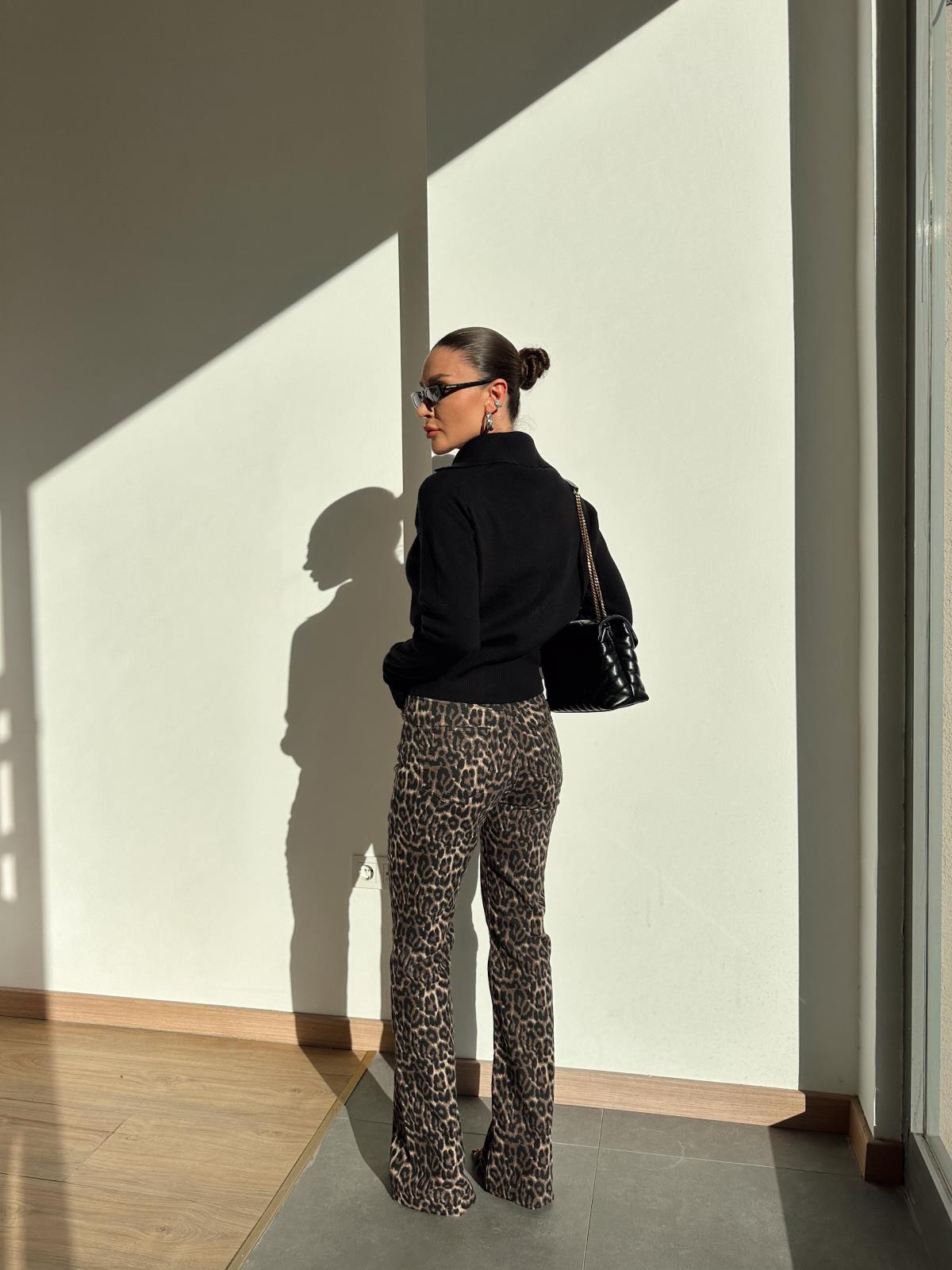 Leopard pattern flare jeans