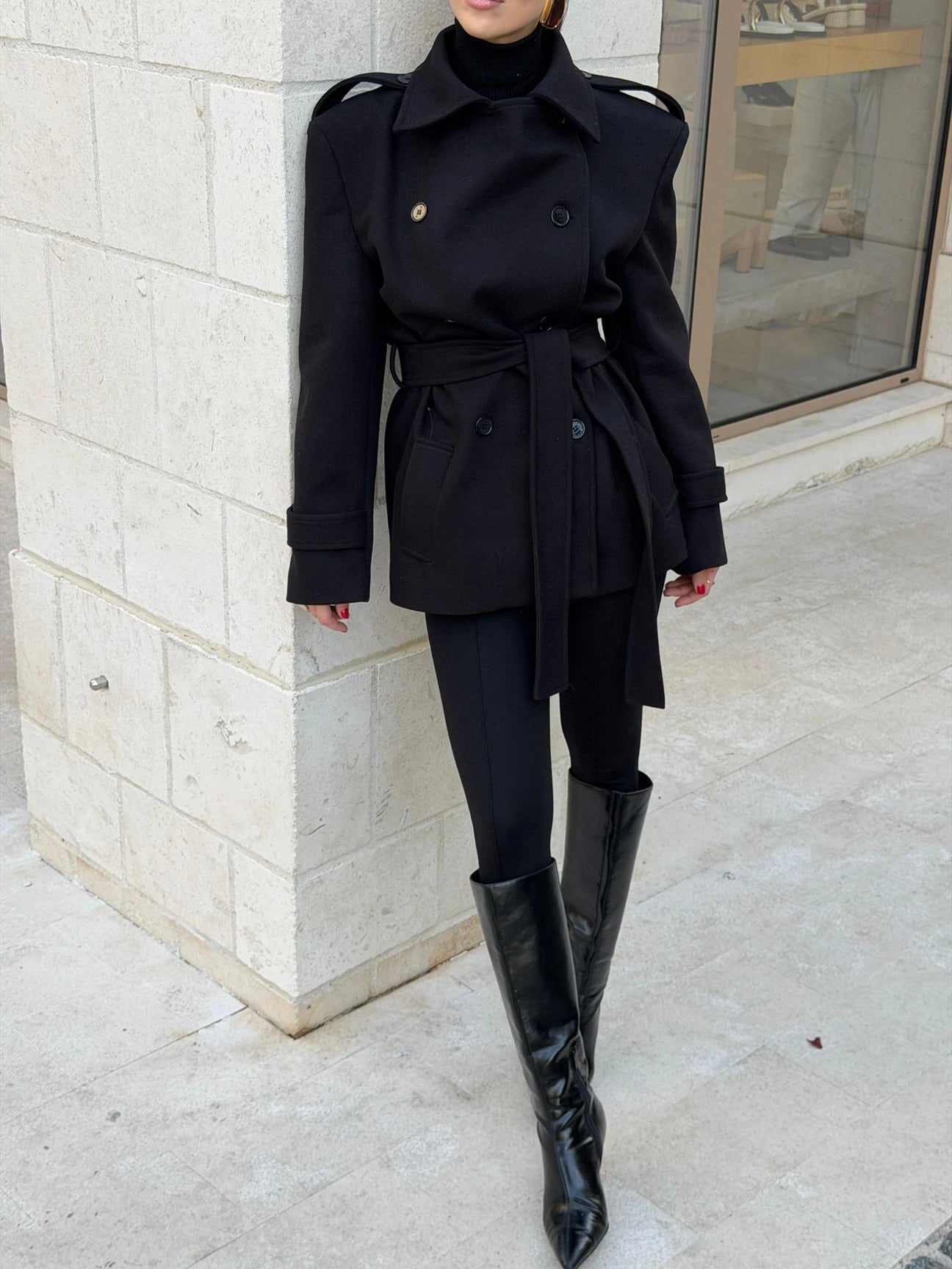 Stand-up collar belted cachet