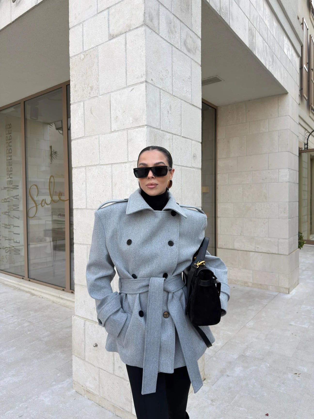 Stand-up collar belted cachet