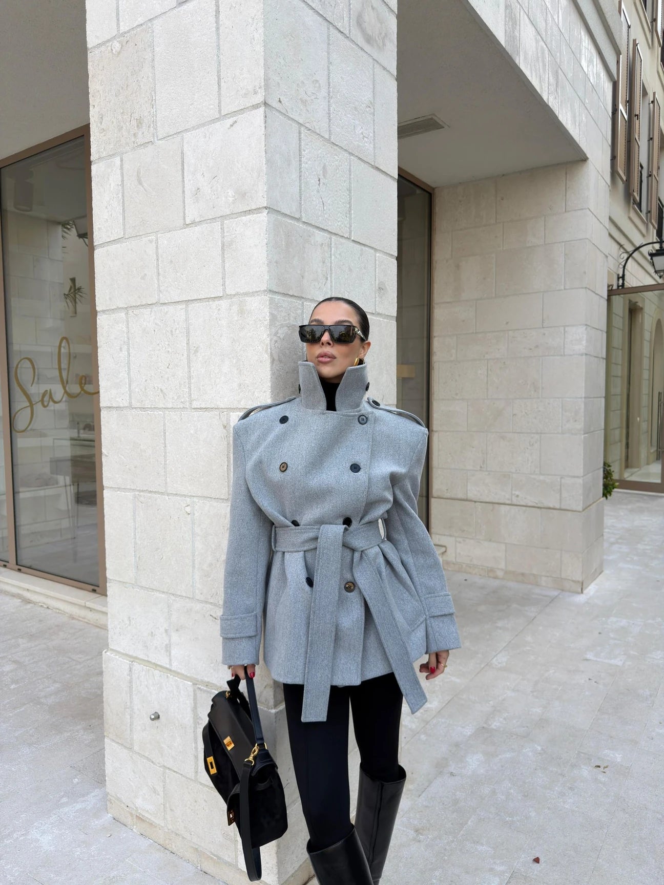 Stand-up collar belted cachet