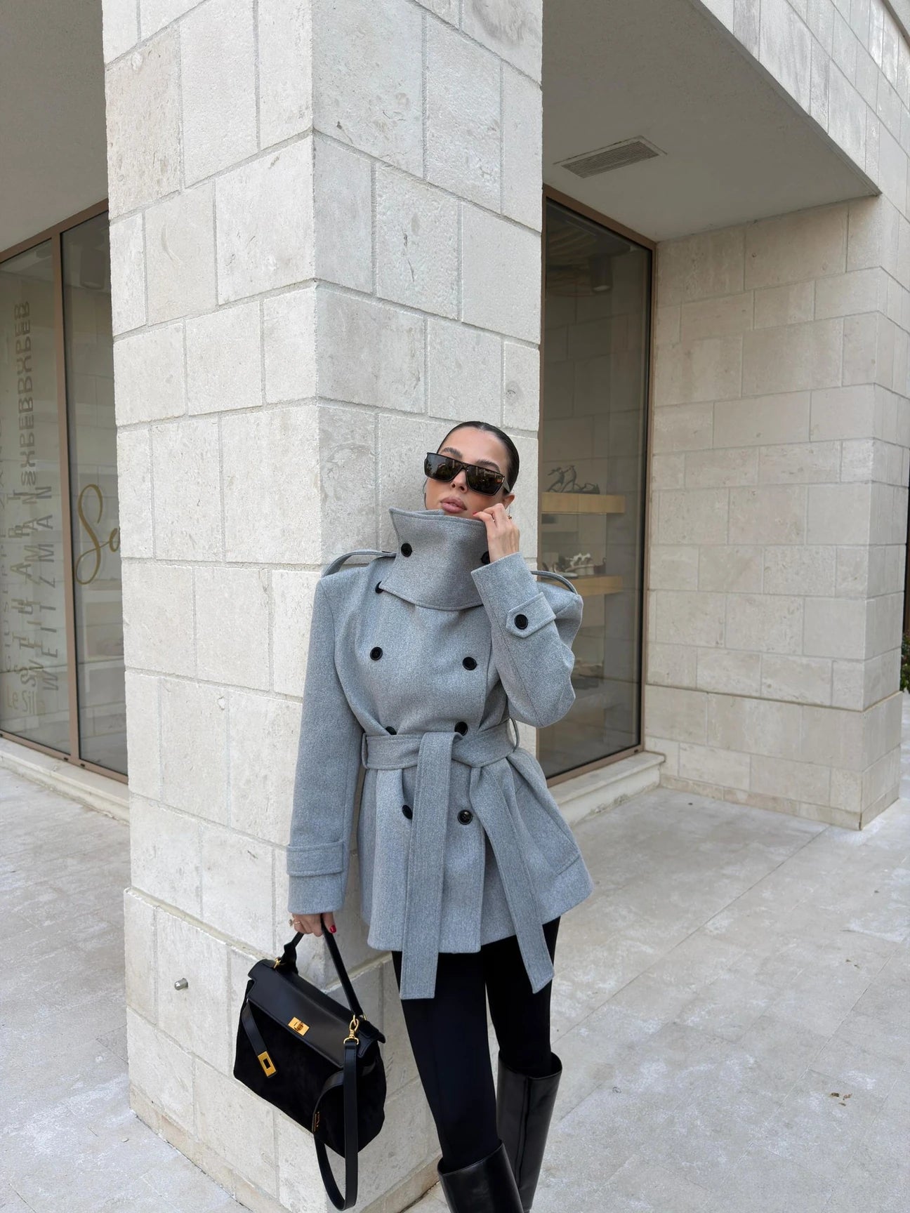 Stand-up collar belted cachet