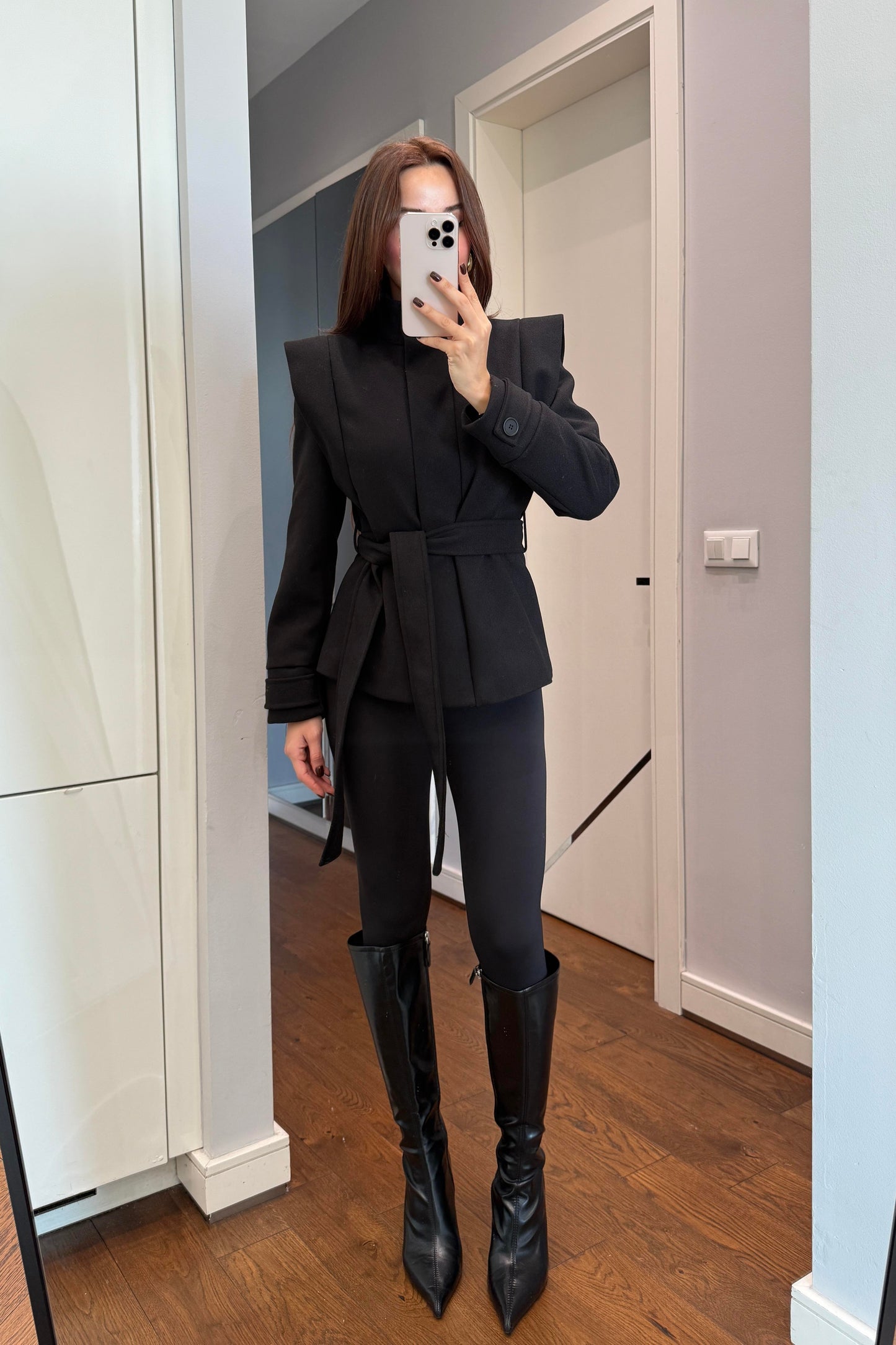 Padded, cached, belted jacket