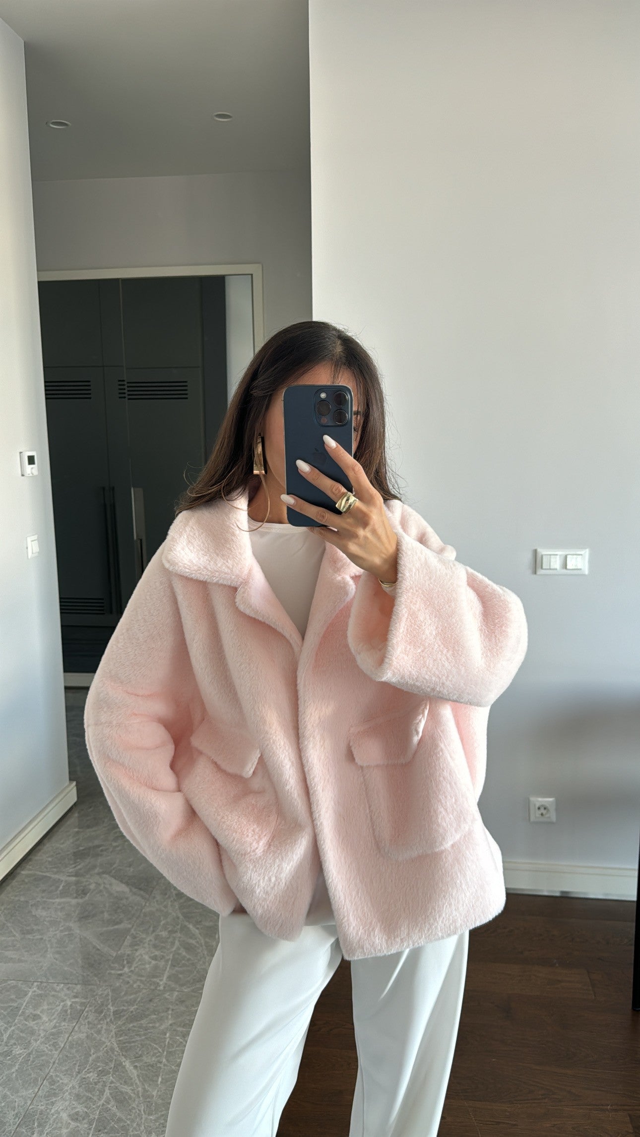 Premium faux fur jacket.